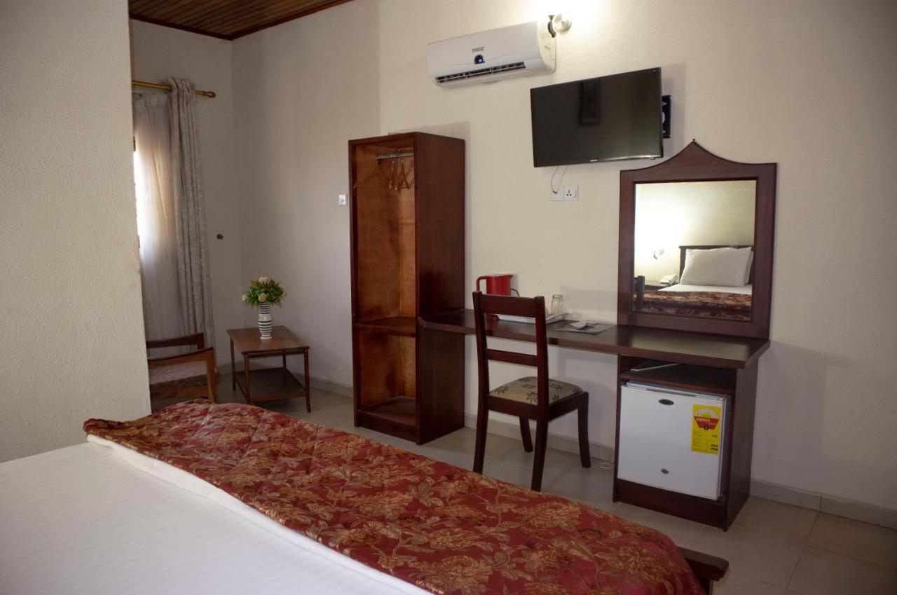 Lou Ralph Hotel Acra Exterior foto